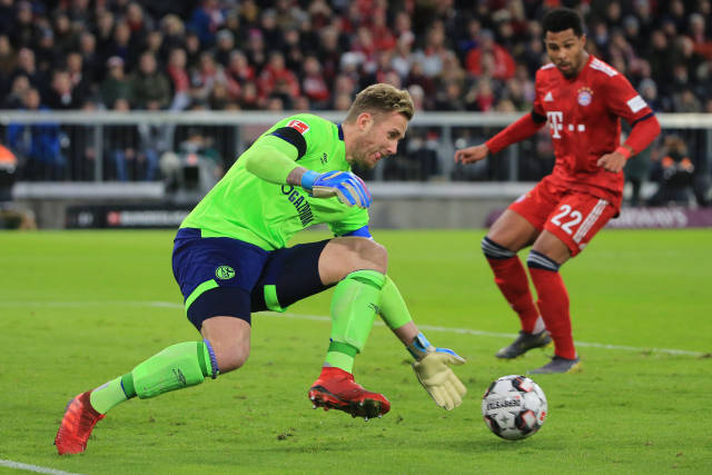 中场控球不 中场控球不